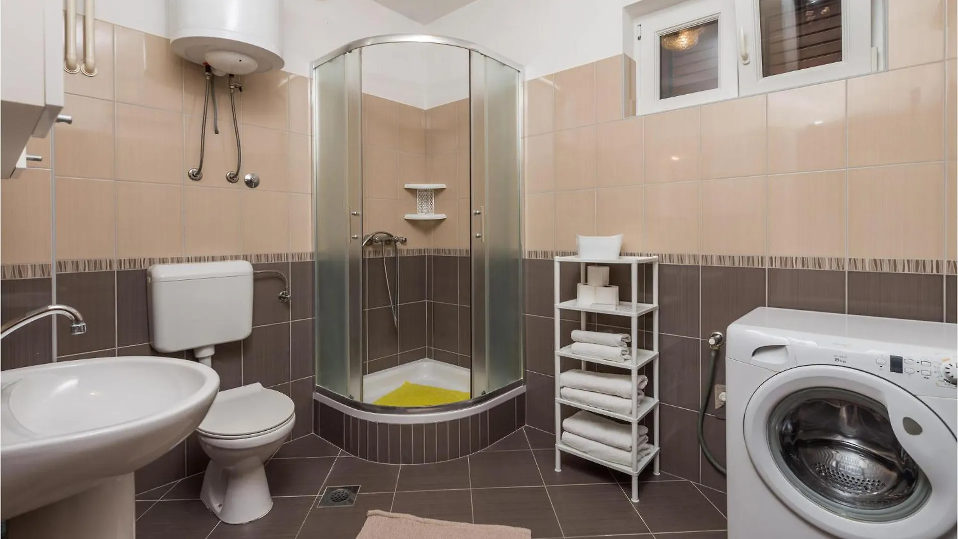 2 Bedroom Awesome Apartment In Pag Pag Town 0*,