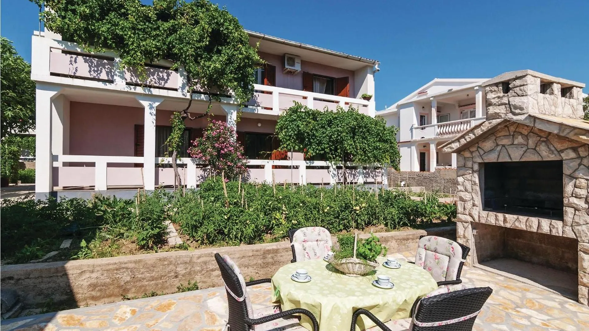 2 Bedroom Awesome Apartment In Pag Pag Town