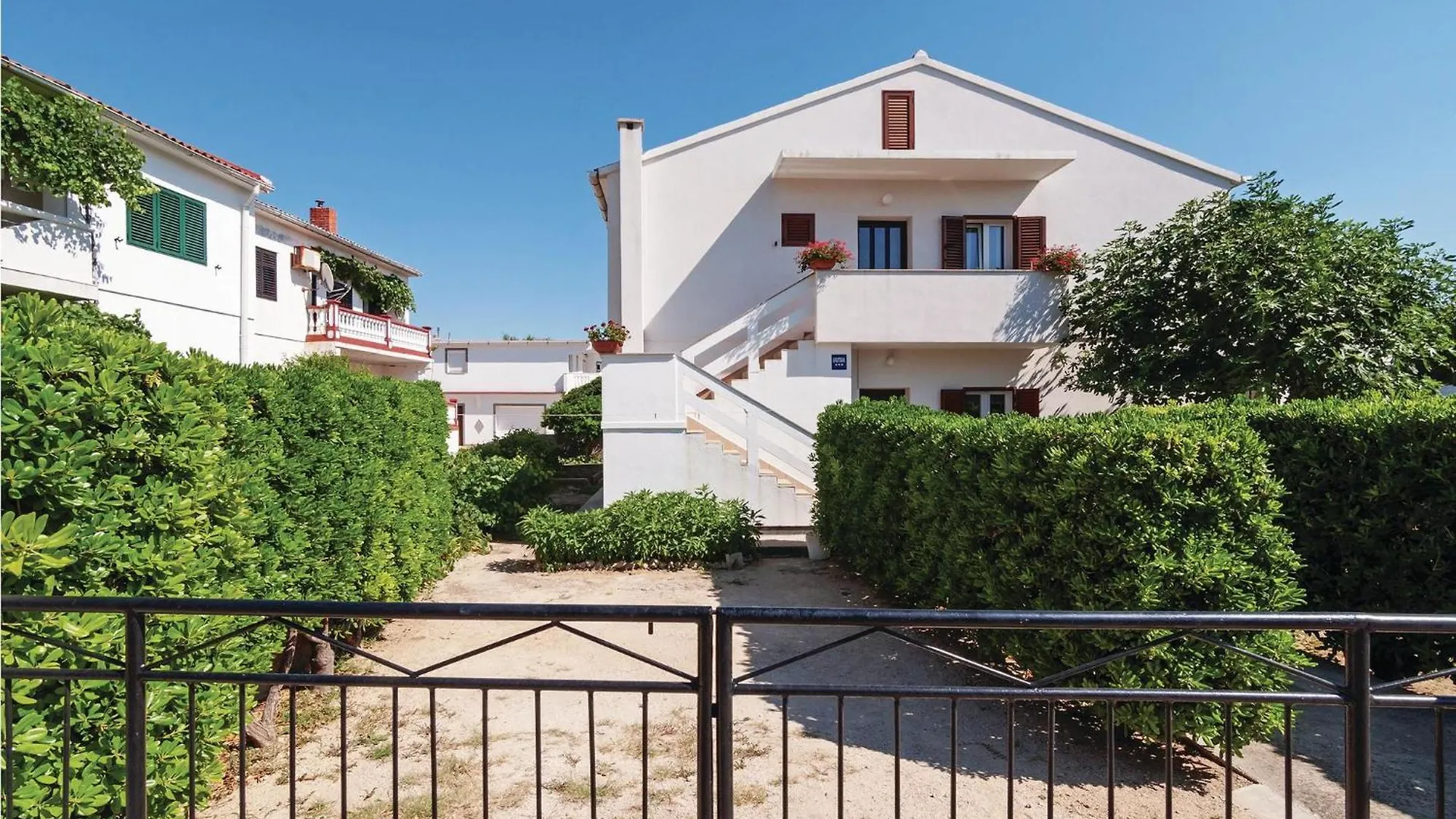 פג 2 Bedroom Awesome Apartment In Pag